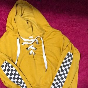 Cropped checkered yellow sweatshirt